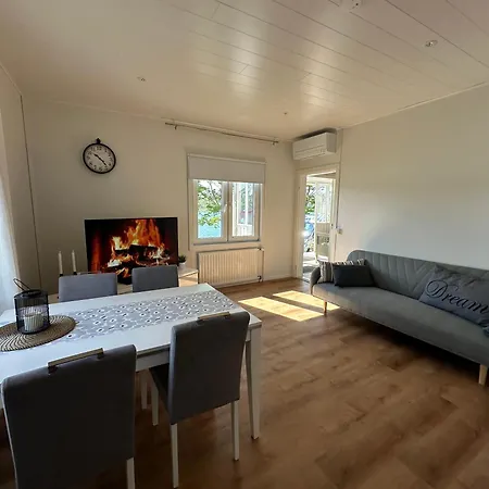 Vitteludd Seaside Houtskaer Daire
